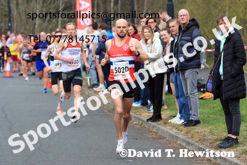 Senior mens relay, 2025 Elswick Harriers Good Friday Road Relays, Newburn, Newcastle upon Tyne. Photo: David T. Hewitson/Sports for All Pics